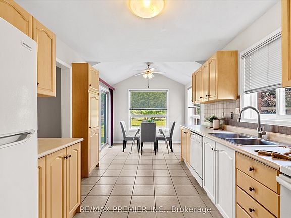 5th image of 2272 Warrington Way