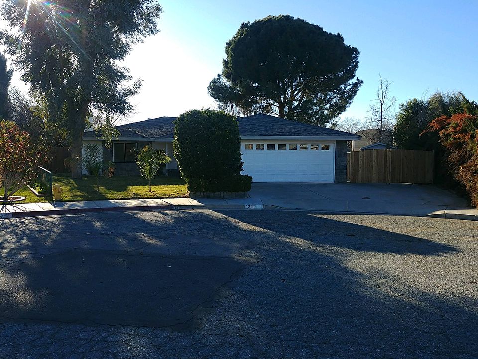 1st image of 221 Kupfer Dr