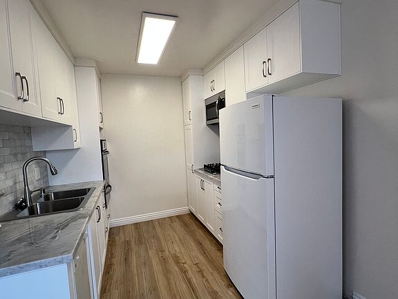 3rd image of 828 10th St #2