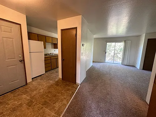 2020-2030 Redwood Way Photo 1