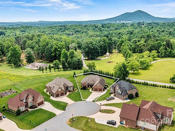 4th image of 5163 Meadow Park Ln