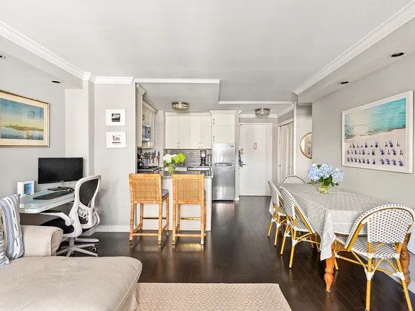 201 East 25th Street image 3 of 7