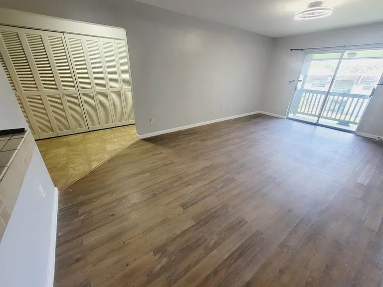 2325 W Pensacola St #213 — Photo 6
