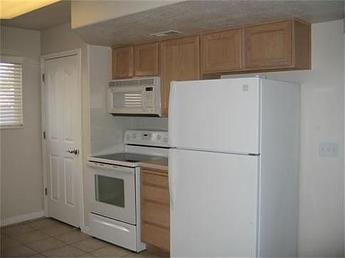 3rd image of 457 Park Oak Pl