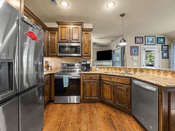 5th image of 63 Merritt Dr
