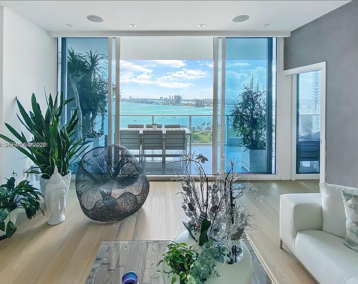 2 bed, 2.5 bath, 1666 sqft, $8,950 — Photo 2