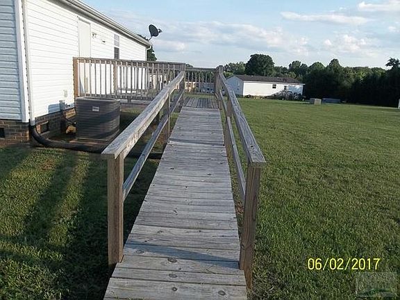 2nd image of 2303 Palmetto Dr