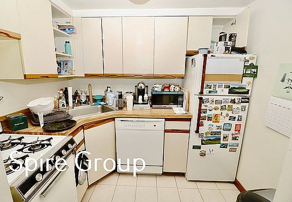 3rd image of 47 W 73rd St APT 2R