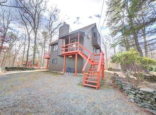 122 Maple Leaf Rd, Lackawaxen, PA 18435