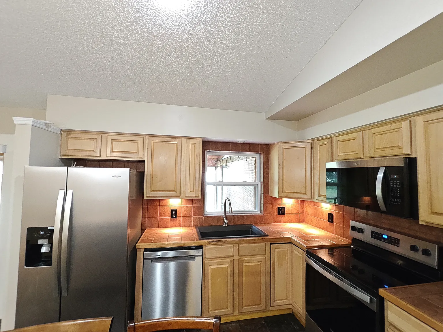 3 bed, 1284 sqft, $2,695 — Photo 2