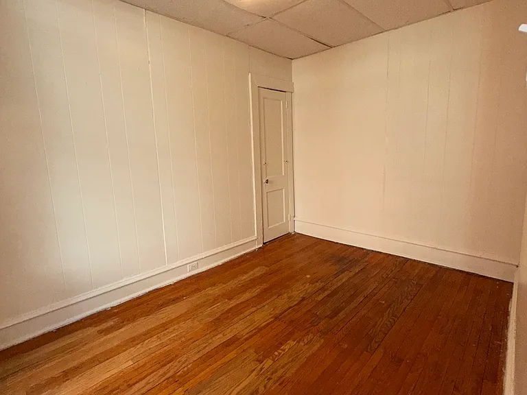 2010 Spring Garden St #1R — Photo 3
