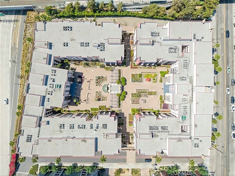 360 W Avenue 26 — Photo 3