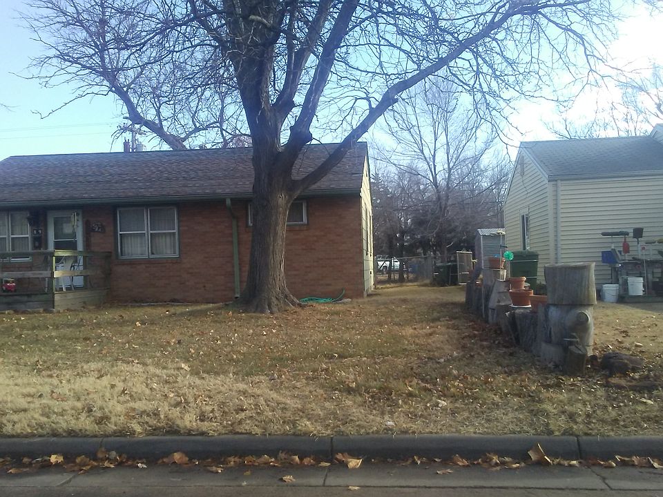 2nd image of 819 Plaza Dr