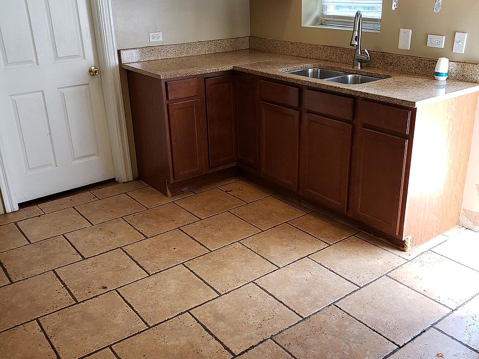 1st image of 3405 S Ashland Ave #1