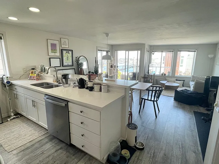 2432 Dexter Ave N #200 — Photo 5