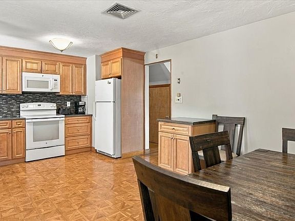 3rd image of 5 Donegal Rd