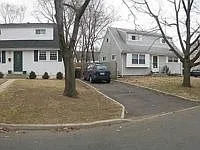 308 Morgan Ave photo 1