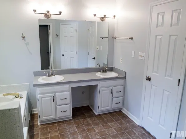 4913 Liverpool Ln, Raleigh, NC 27604