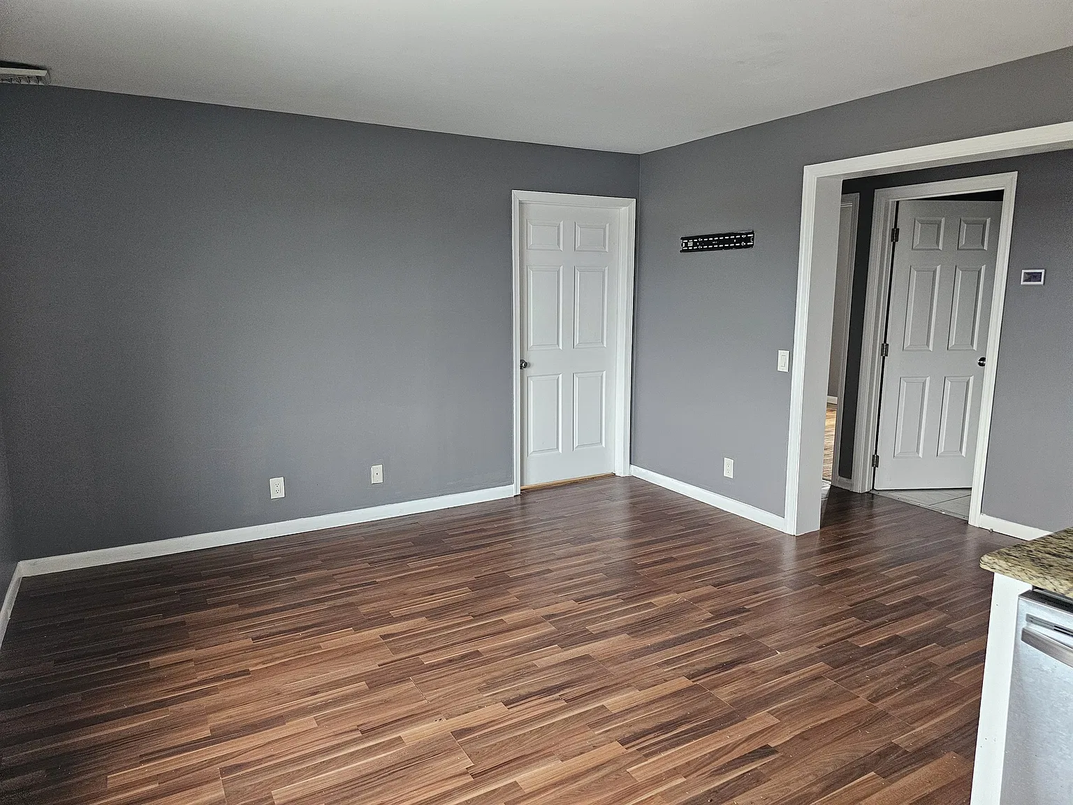 3 bed, 1.5 bath, 1100 sqft, $2,400 — Photo 2