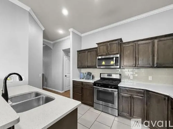 3902 Wiltshire Dr — Photo 4