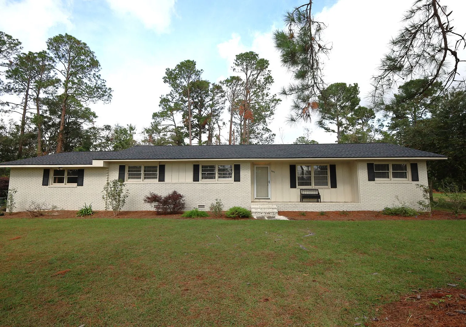609 East Stanfill St — Photo 1