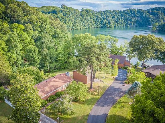 3rd image of 3749 Hemlock Park Cir