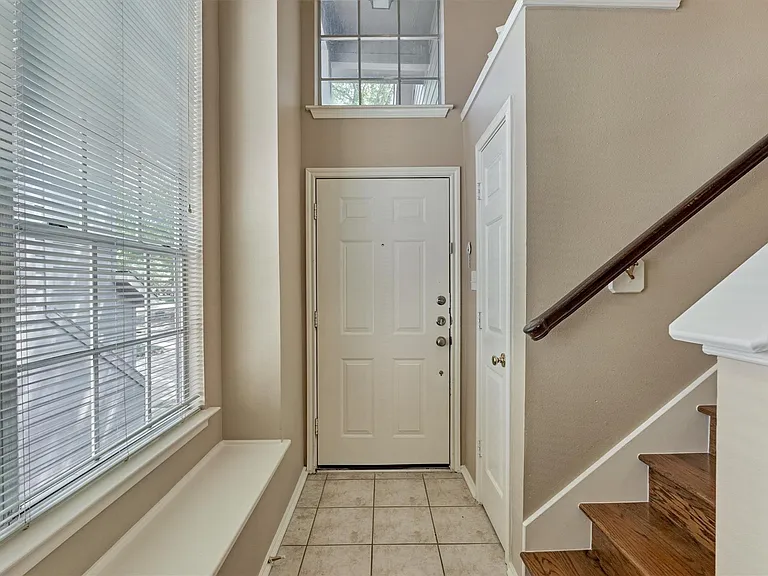 231 Blushwood Pl — Photo 5