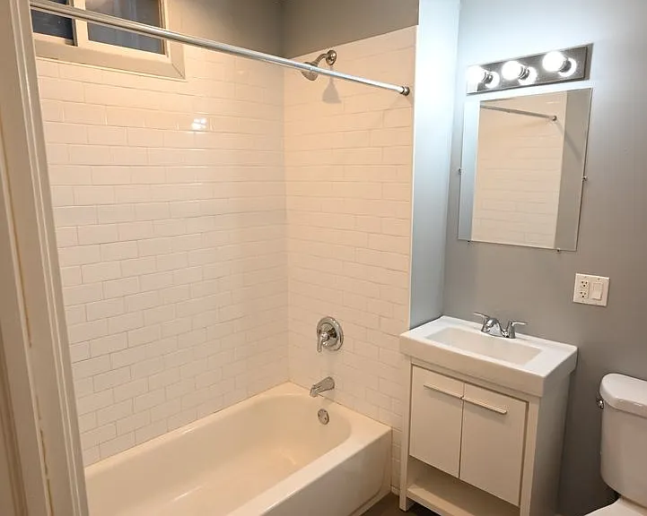 2750 W Cermak Rd — Photo 3