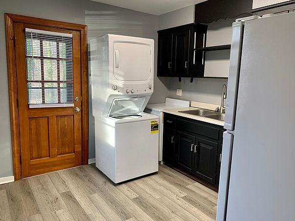 3rd image of 8088B Vaughan Dr