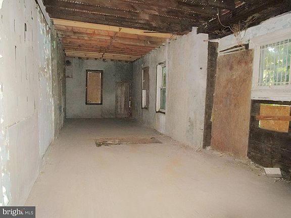 3rd image of 1824 W Ontario St