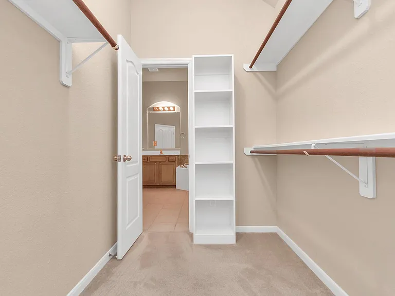 6630 Larocke Trl — Photo 36