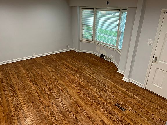 5th image of 1283 E Oakton St