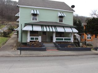 922 Summers St, Hinton, WV 25951