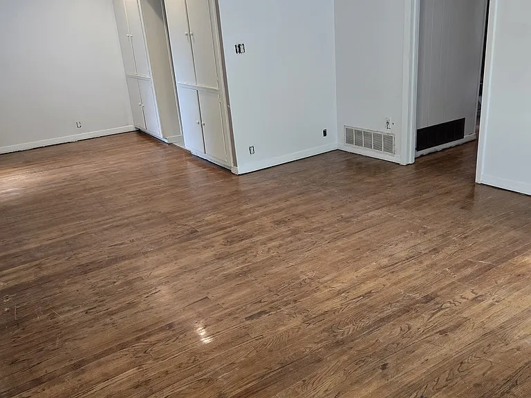 1620 Oakwood St — Photo 6