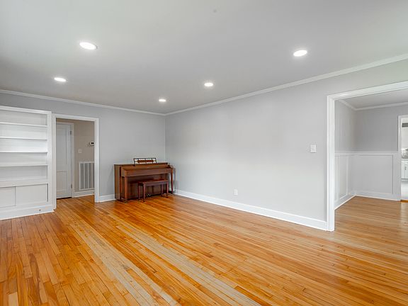 5th image of 4105 Albemarle Ave