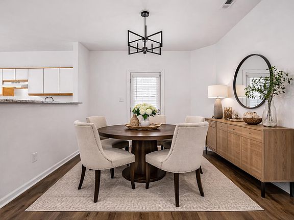 5th image of 3831 Pin Oak Rd