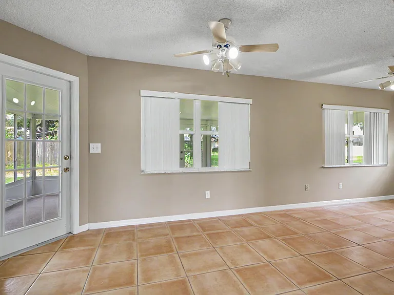 4 Foxhall Ct — Photo 32