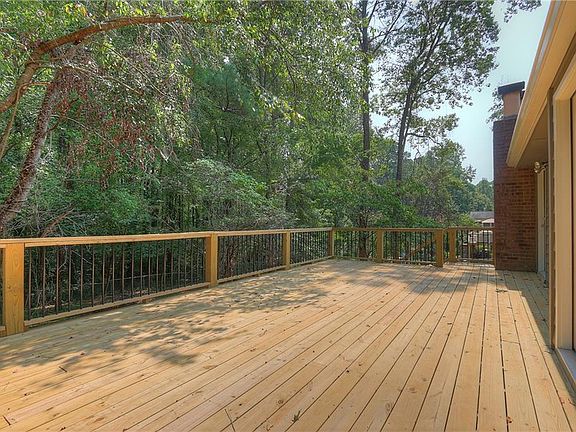 4th image of 673 Village Creek Dr