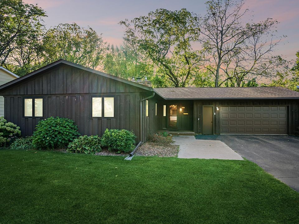 1st image of 1584 Woodland Dr