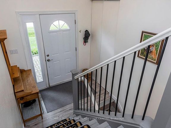 4th image of 2593 Lawrence Ave