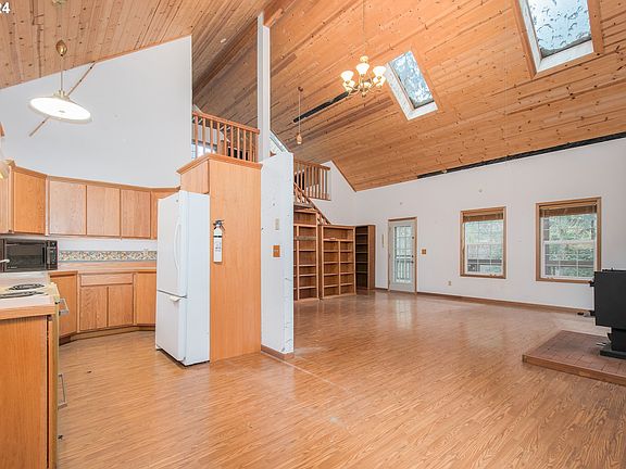 5th image of 110 Merry Etta Dr