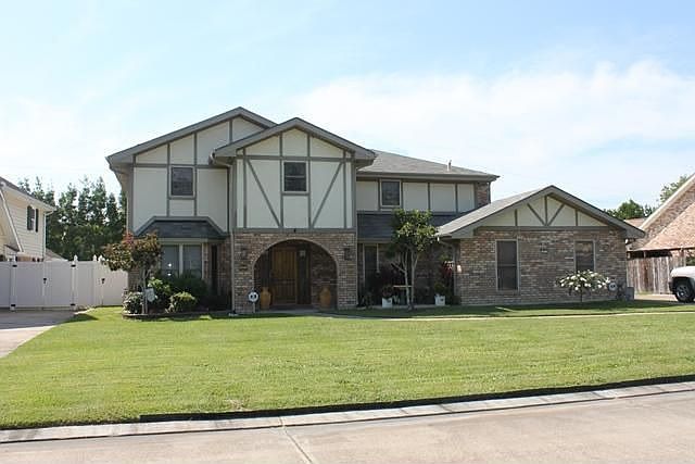 1st image of 27 Melrose Dr