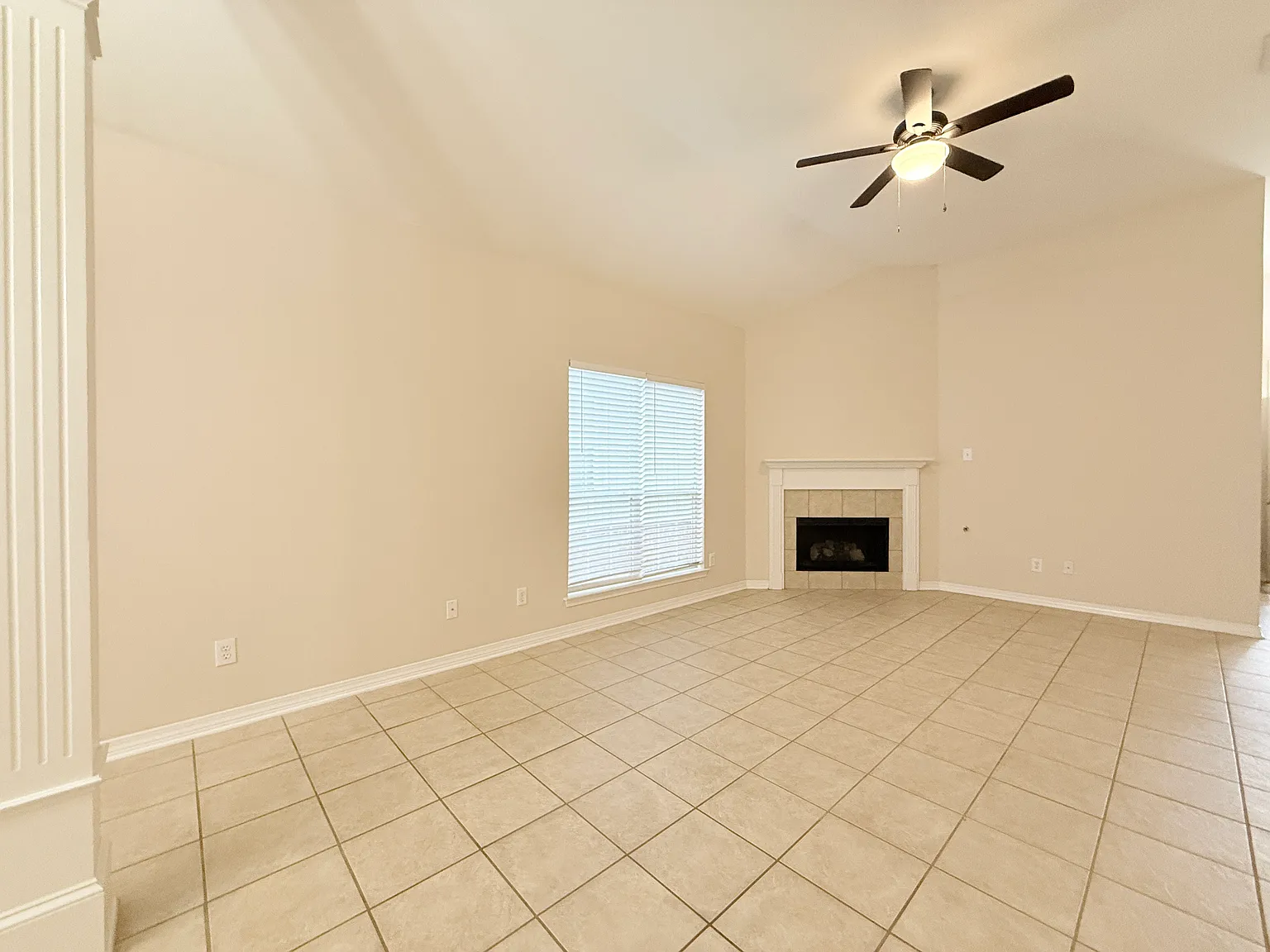 Available Mid October 3 Bed/ 2 Bath In Historic Malbis — Photo 3