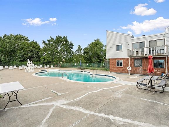 4th image of 100 Governors Dr Unit 118