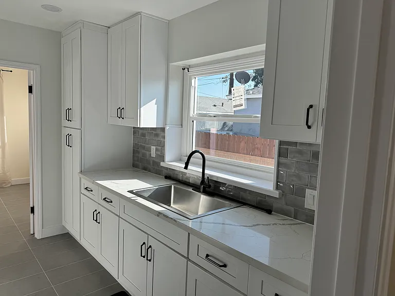 10606 Bryson Ave — Photo 3