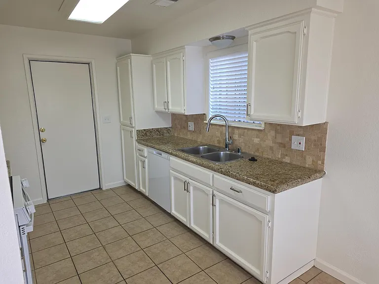 4951 E Fillmore Ave — Photo 5