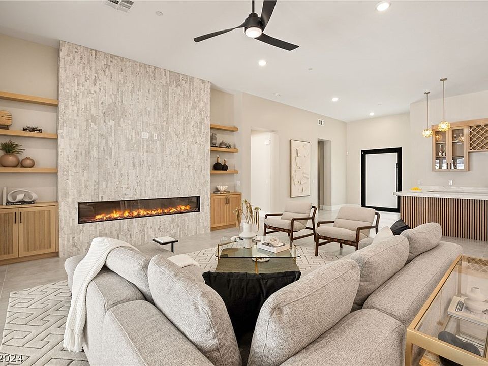 1st image of 423 Sand Dune Arch St