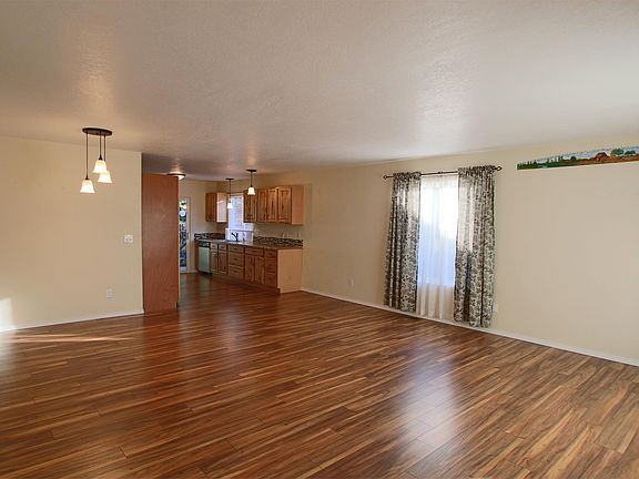 3rd image of 4224 Avonlea Dr SE