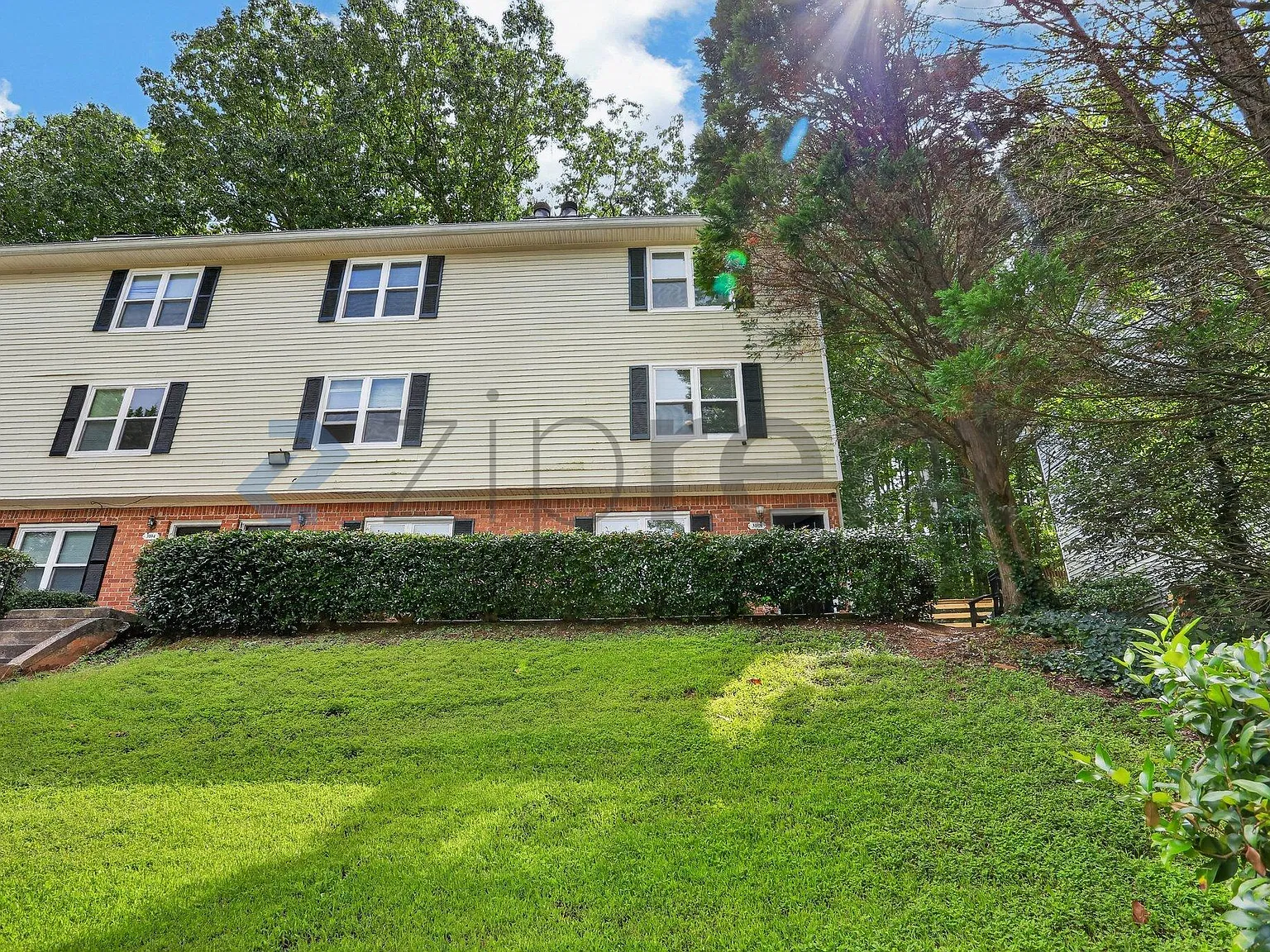 3 bed, 2.5 bath, 1725 sqft, $2,000 — Photo 1