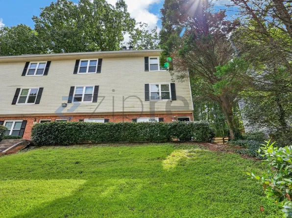 3102 Destin Cir, Snellville, GA